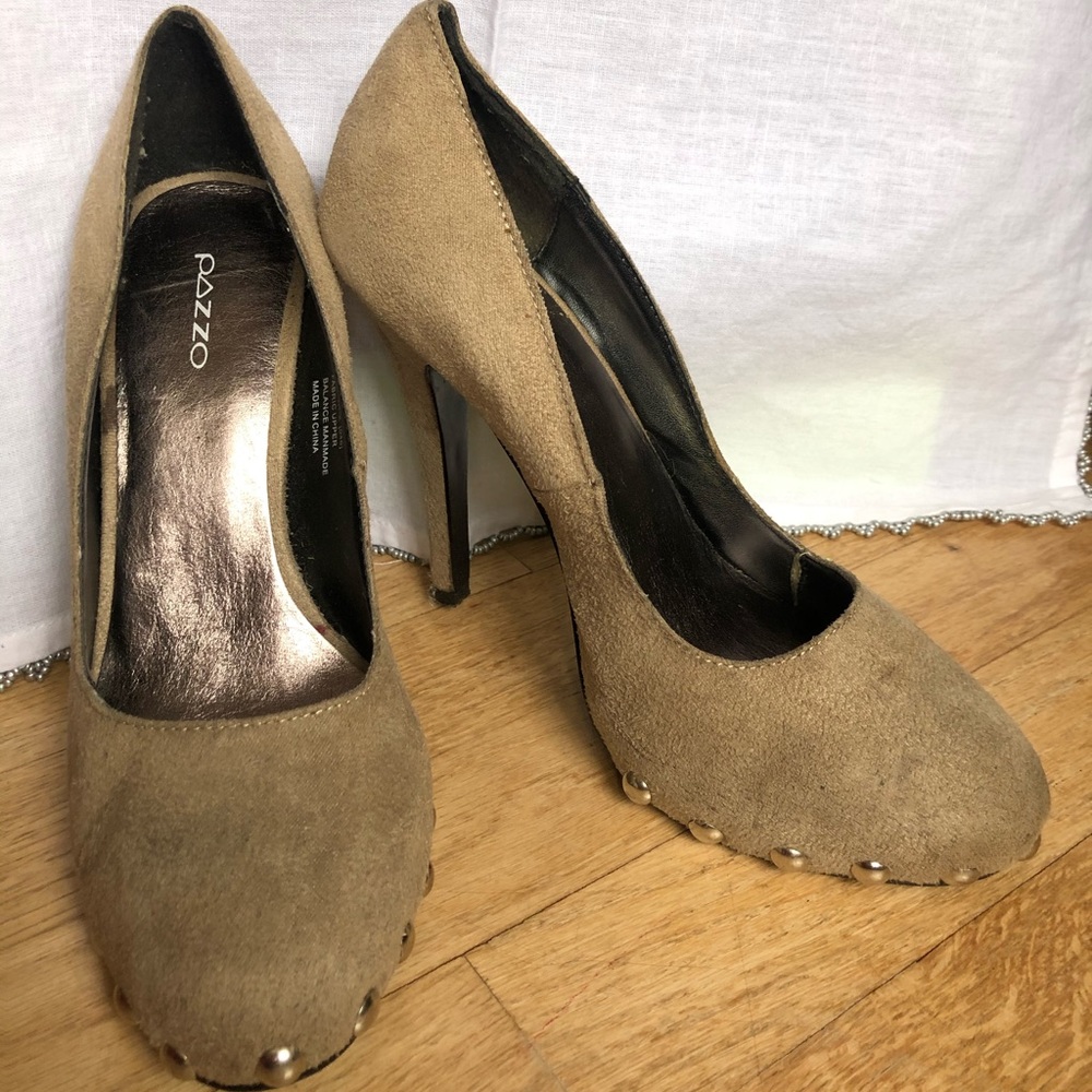 Pazzo sz 7 studded suede heels